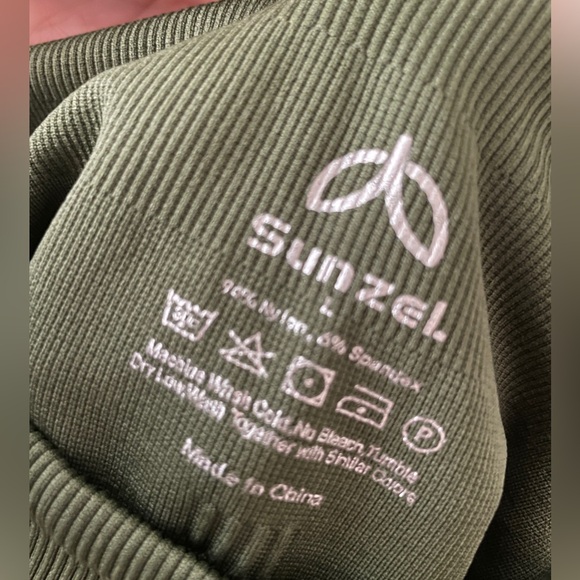 Sunzel “Scrunch Butt Lifting Leggings - Picture 4 of 7